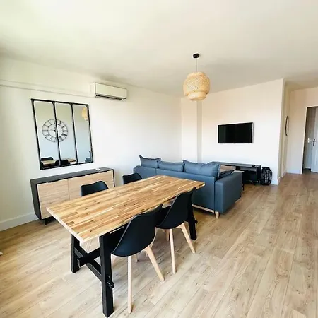 Grand Vue 아파트 사리 솔렌자라